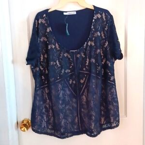 Maurices women's top size 2 blue lace